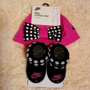 NWT ~ Nike Baby Girl's Polka-Dot Bow Hat & Bootie Socks 2 Piece Set (0-6 months)
